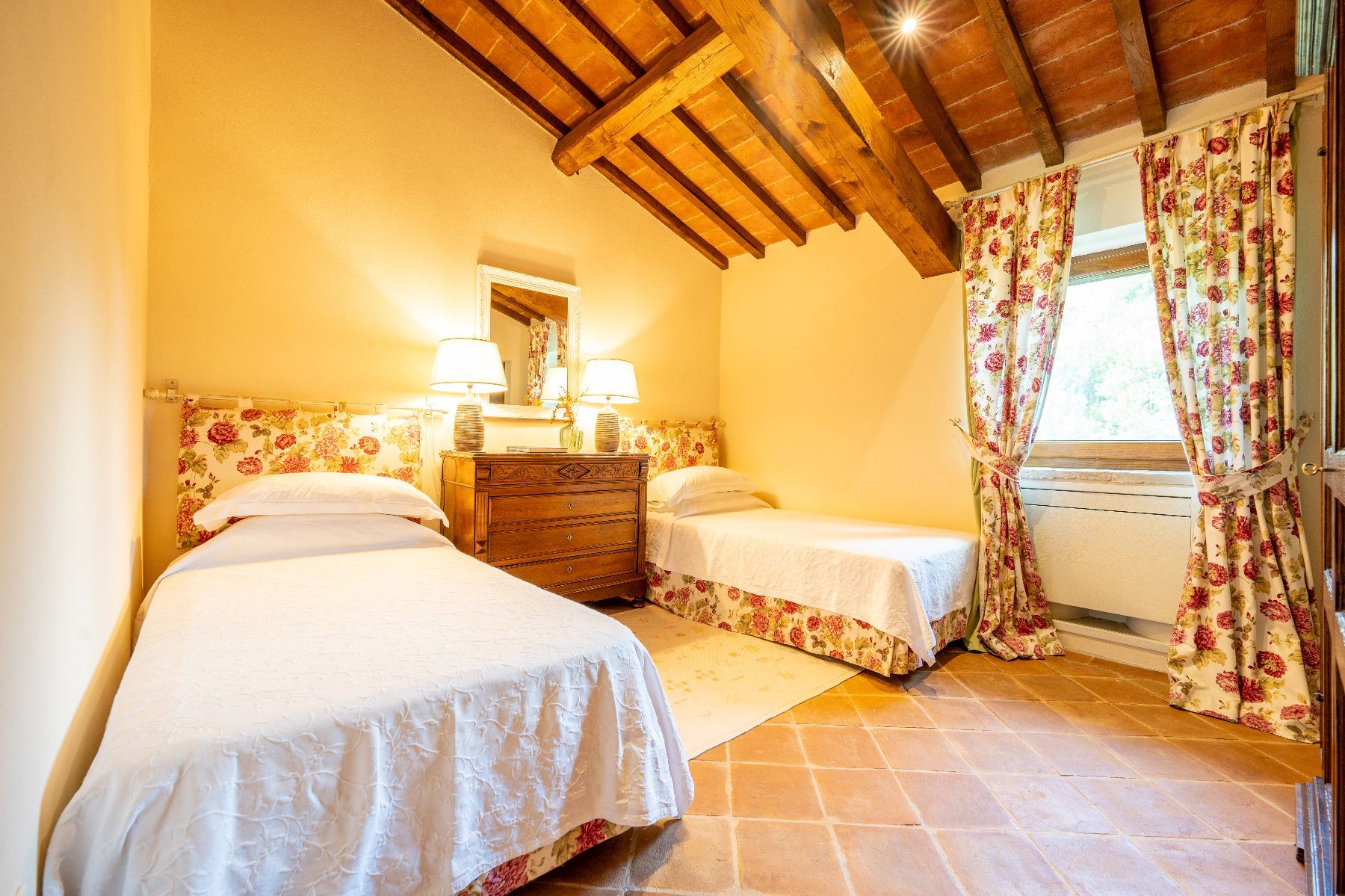Lampara villa photo.